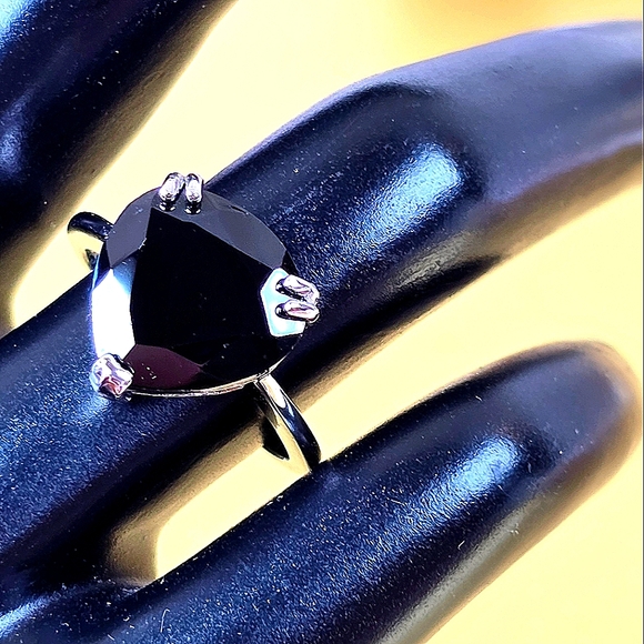925 Sterling Silver Ring Sz 7.5 with Natural Heart Shape Black Spinel. - Picture 2 of 12